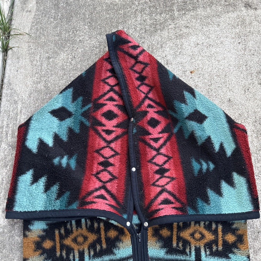 VTG Biederlack Southwestern-style wearable cuddle blanket wrap Red Black Blue